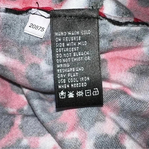 August Silk Heritage Women’s Red Black Animal Print Cardigan Sweater Size Large - Picture 9 of 13